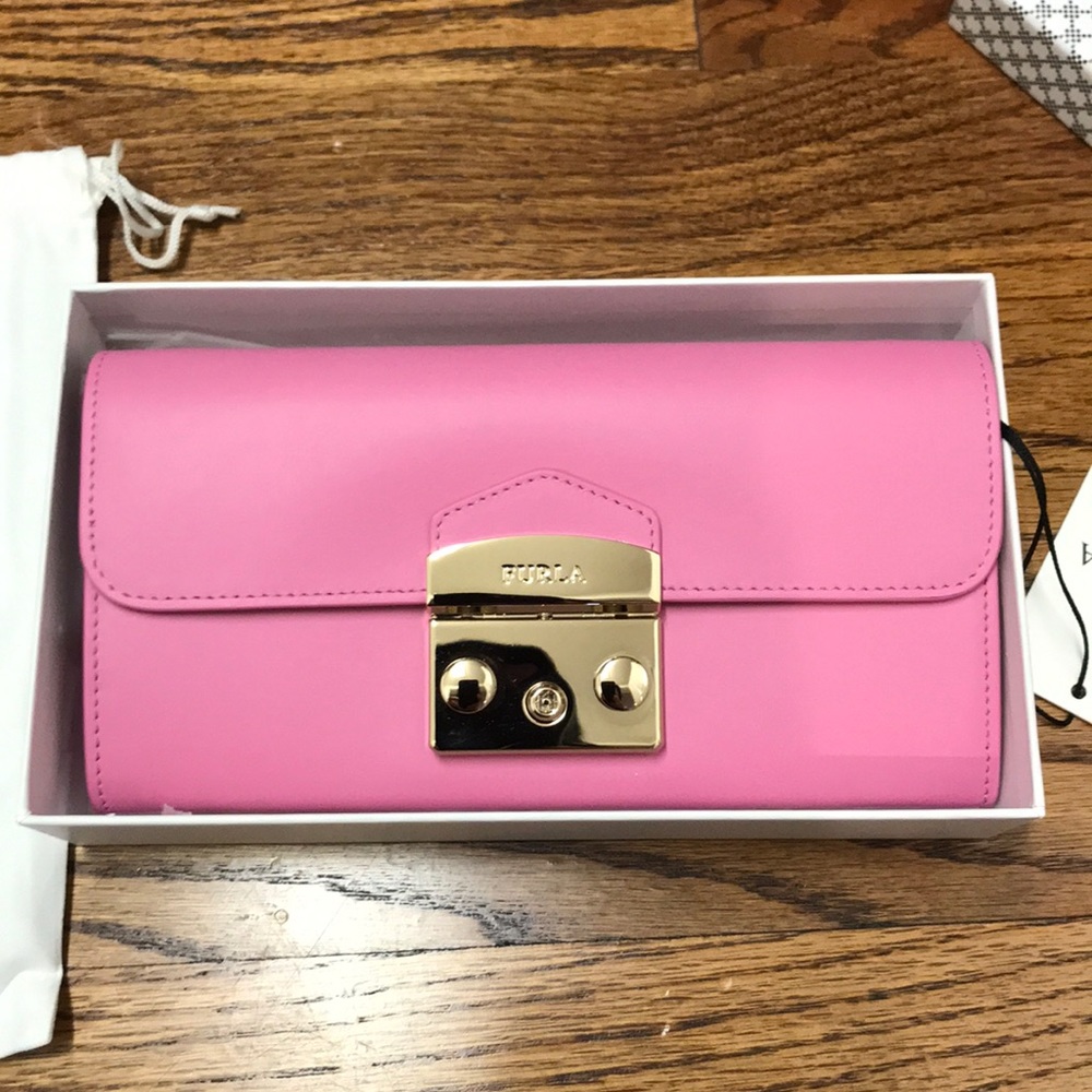Furla Metropolis XL wallet on a chain in pink
